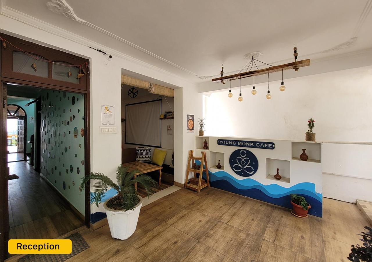Young Monk Hostel & Cafe Dharamkot マクロード・ガンジ エクステリア 写真