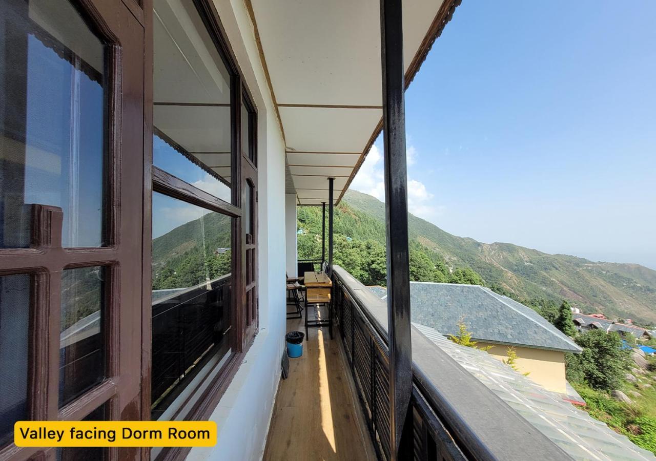 Young Monk Hostel & Cafe Dharamkot マクロード・ガンジ エクステリア 写真