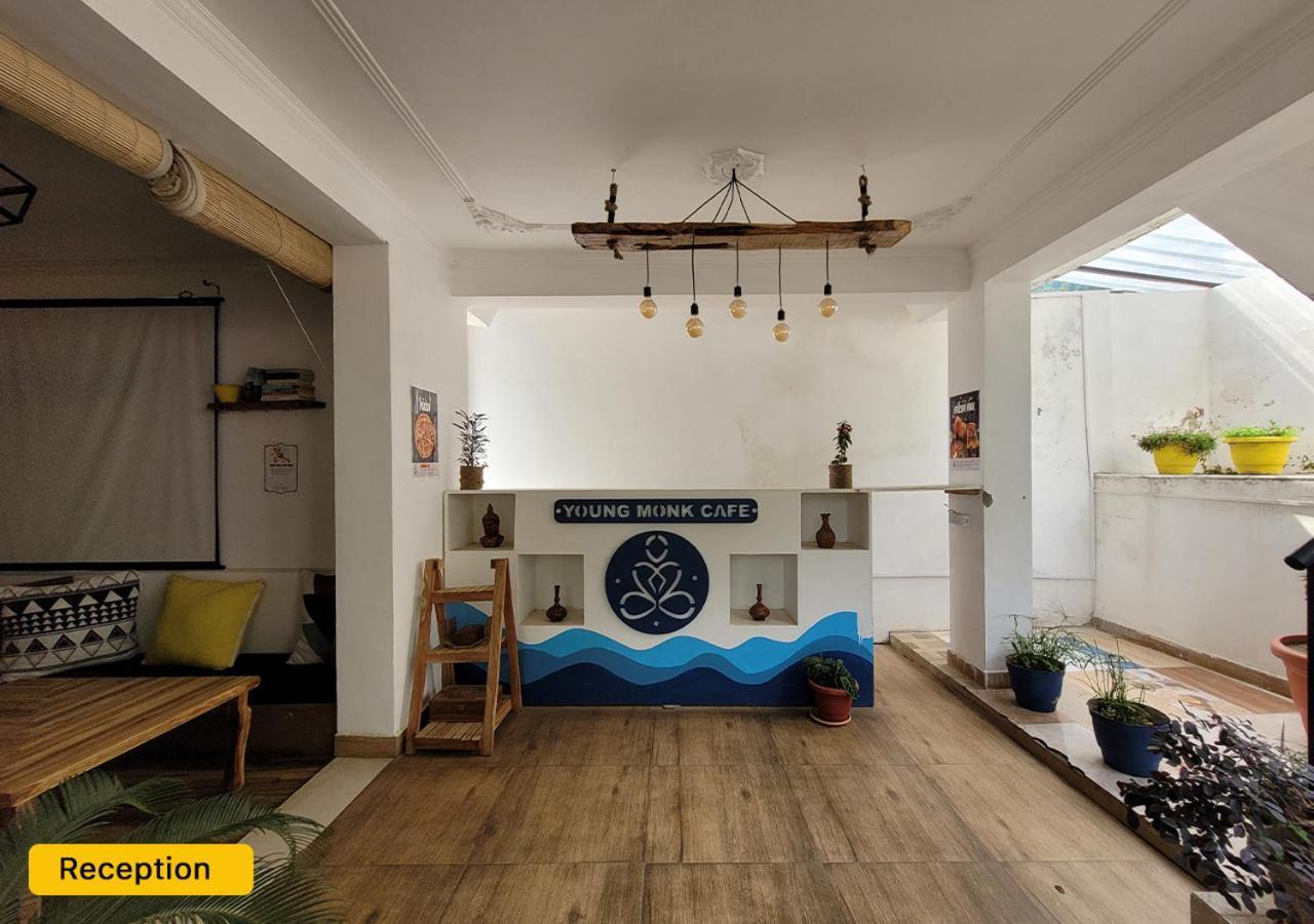 Young Monk Hostel & Cafe Dharamkot マクロード・ガンジ エクステリア 写真