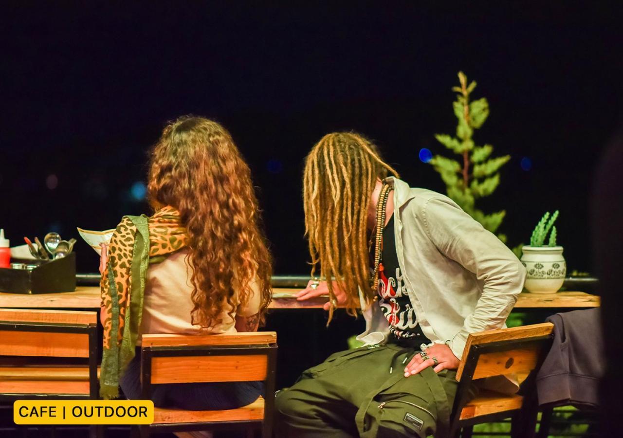 Young Monk Hostel & Cafe Dharamkot マクロード・ガンジ エクステリア 写真