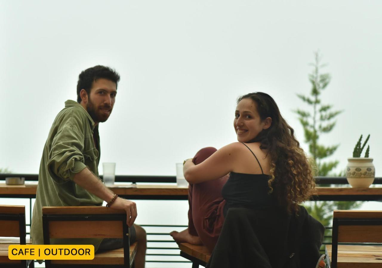 Young Monk Hostel & Cafe Dharamkot マクロード・ガンジ エクステリア 写真