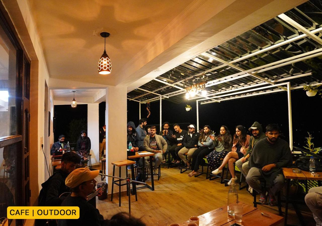 Young Monk Hostel & Cafe Dharamkot マクロード・ガンジ エクステリア 写真